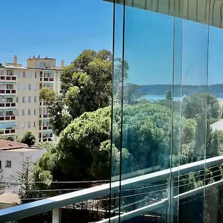 Grande Terrasse Vue Degagee En Basse Californie * 칸느